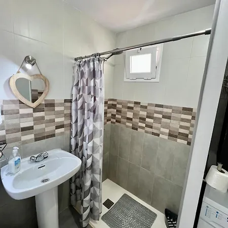 Sol - Cozy Apartment, Communal Pool شقة *