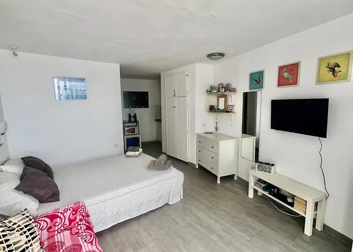 Sol - Cozy Apartment, Communal Pool 아파트